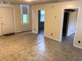 Building Photo - 2 School St