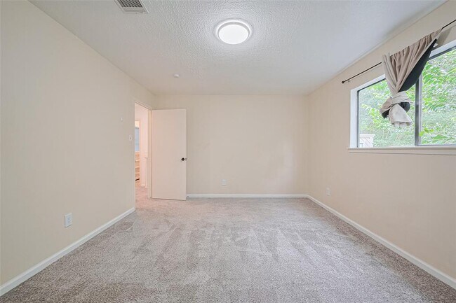 Building Photo - 2107 Shadowbriar Dr