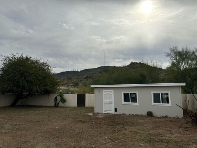 Building Photo - 1817 W Wood Dr