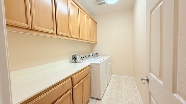 Building Photo - Beautiful 4BD/3BA, Two-Story Townhome in Alamo Creek, Danville- Available NOW!