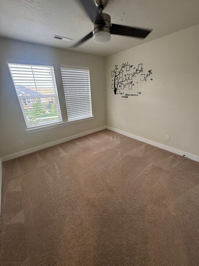 Building Photo - 1109 W Meridian Dr