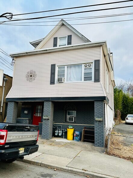 Building Photo - 84 MacArthur Ave