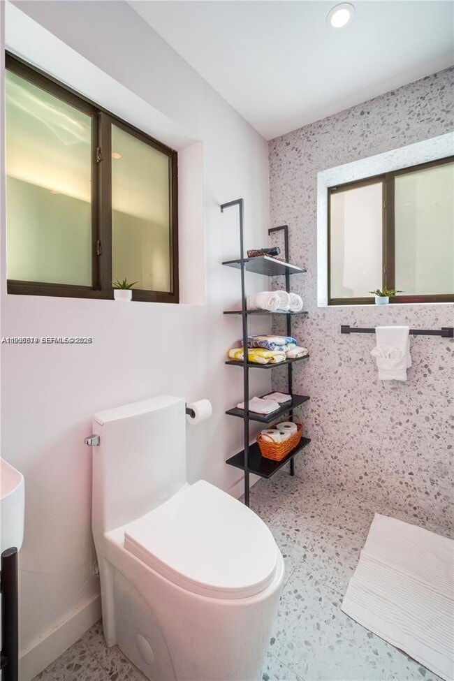 Building Photo - 13654 NE 20th Pl