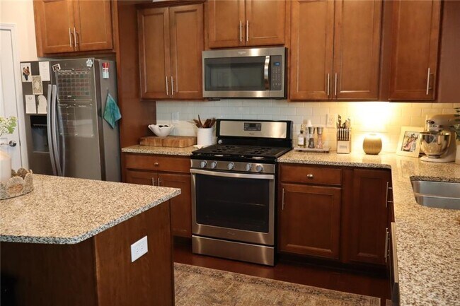 Building Photo - 701 Woodbridge Dr