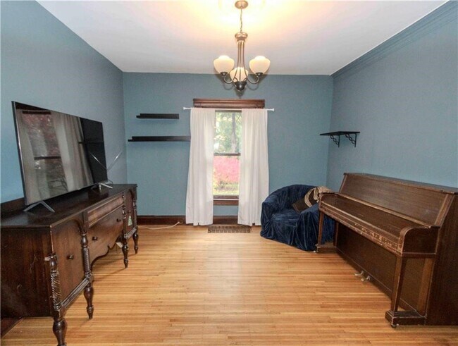 Building Photo - 44 Elmhurst St