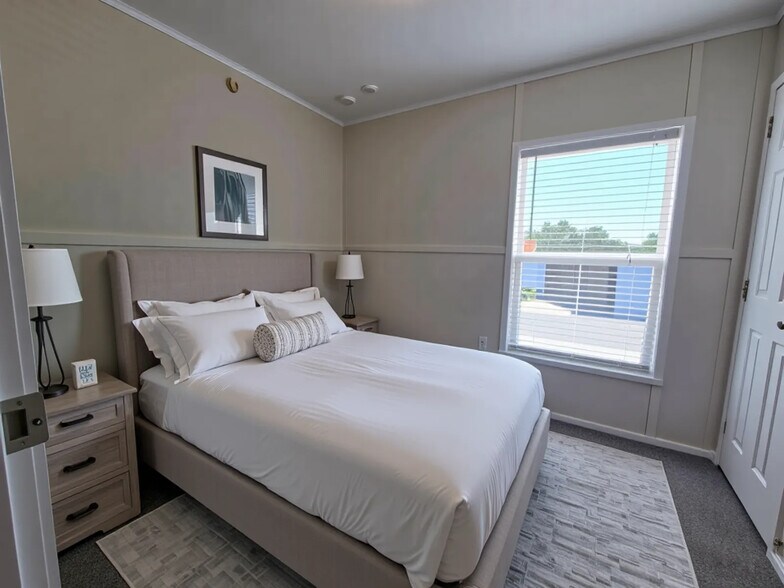 Building Photo - 709 N Collins Fwy