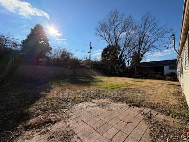 Building Photo - 2408 Caverhill Dr