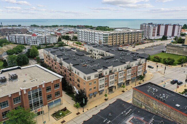 Building Photo - 141 Main St