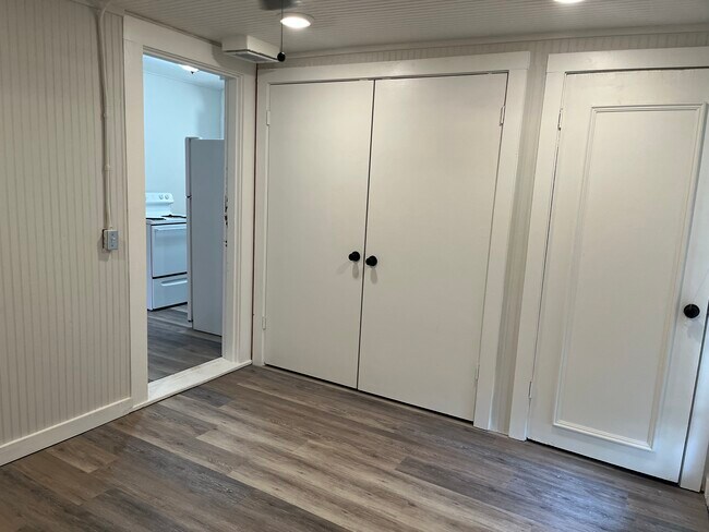 Building Photo - 125 S Milton St