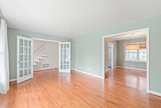 Building Photo - 3 Bedroom home in Coventry Woods!
