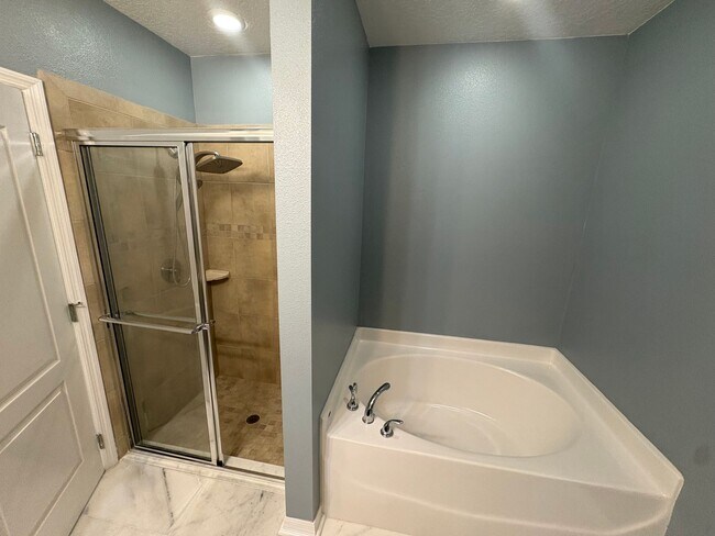 Building Photo - 3 Bed / 2 Bath Home w/ Solar Panels!