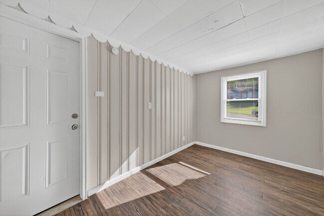 Building Photo - 115 Spring Garden Dr