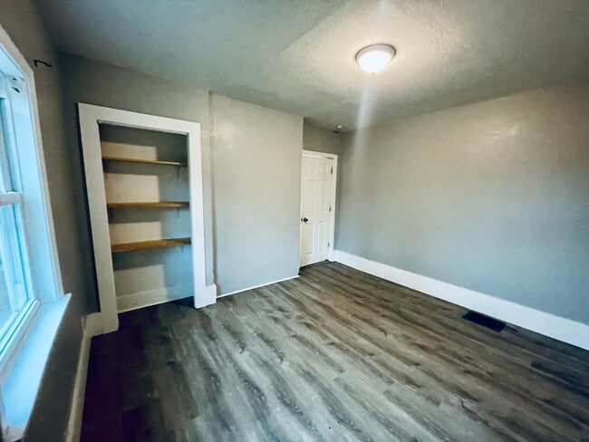 Building Photo - Experience Elevated Living in the Heart of Mt. Washington!