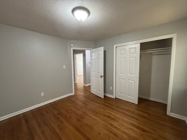 Building Photo - 4960 Sherry Dr