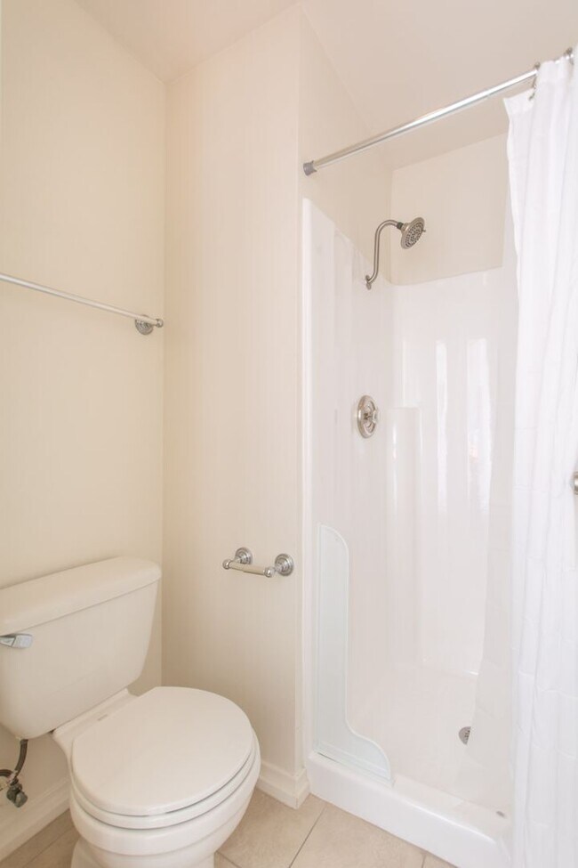 Building Photo - On Sail Bay in Pacific Beach! Updated 2 Be...