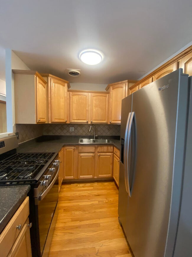 Building Photo - 4600 N Cumberland Ave