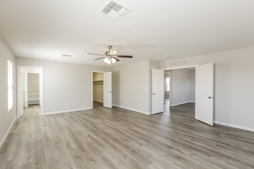 Building Photo - 2217 E 35th Ave