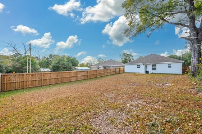 Building Photo - 691 S 11th St