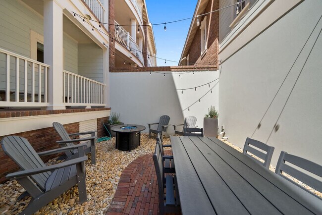 Building Photo - 49 Pleasant St