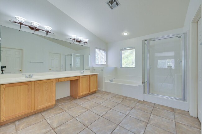 Building Photo - SW!! Southern Highlands!!! 4 Bedrooms!!!  ...