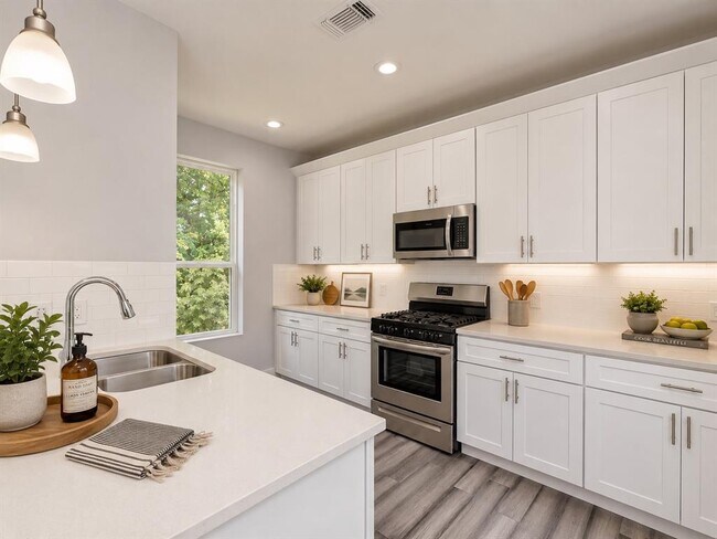 Building Photo - 6109 Cherrylawn Cir