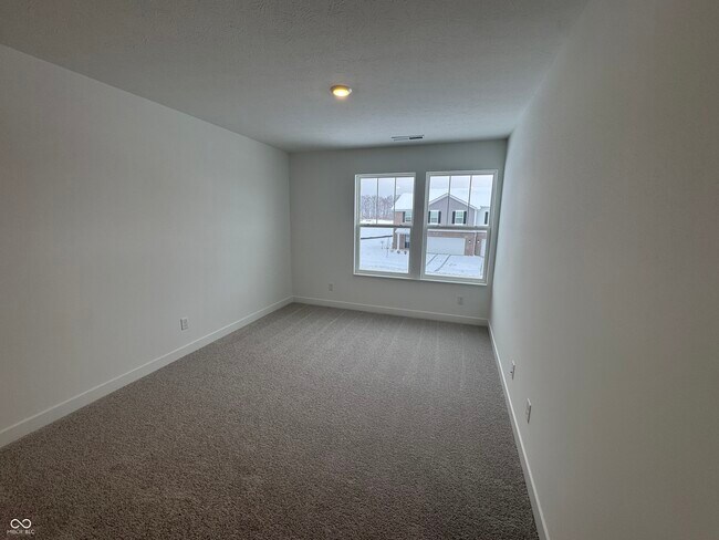 Building Photo - 2945 Grand Rdg Dr