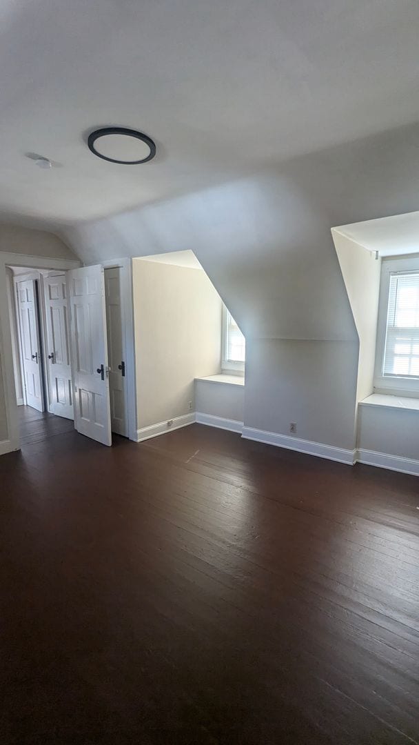 Building Photo - 2 bedroom Side by Side Duplex