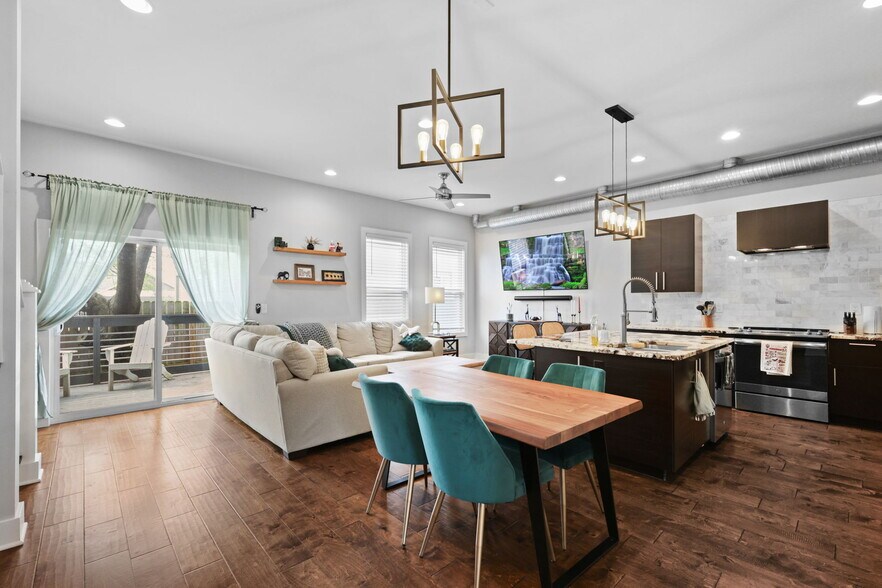 Building Photo - 2464 Broadway St