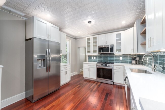 Building Photo - 3-Bedroom, 1.5 Bathroom Townhouse in Heart of Hampden