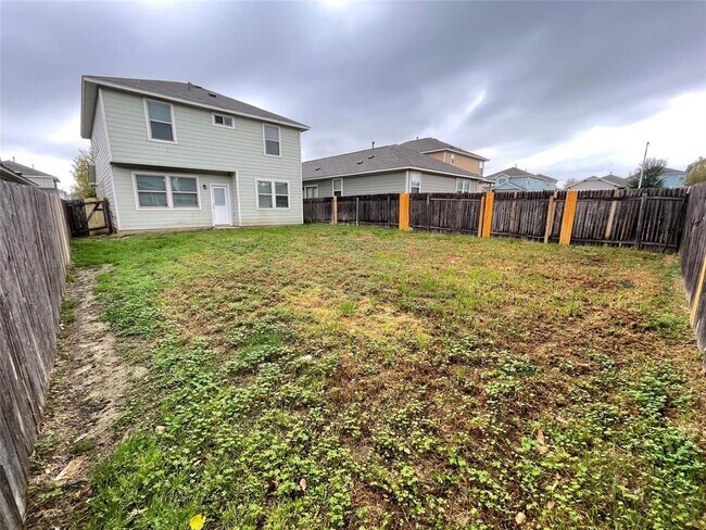 Building Photo - 221 Sambar Dr