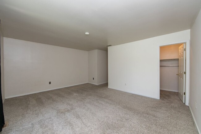 Building Photo - 118 Allens Ln