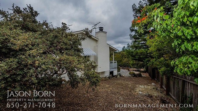 Building Photo - 966 Lakeview Way