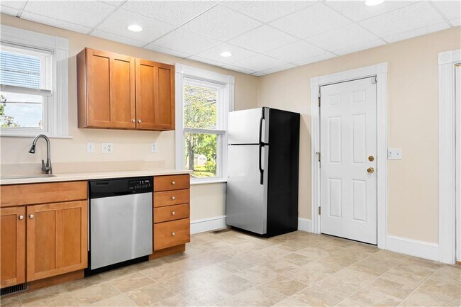 Building Photo - 309 Highland Ave