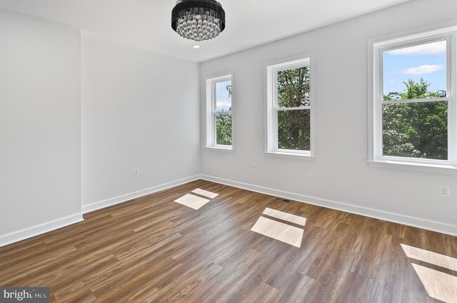 Building Photo - 1715 N Broadway