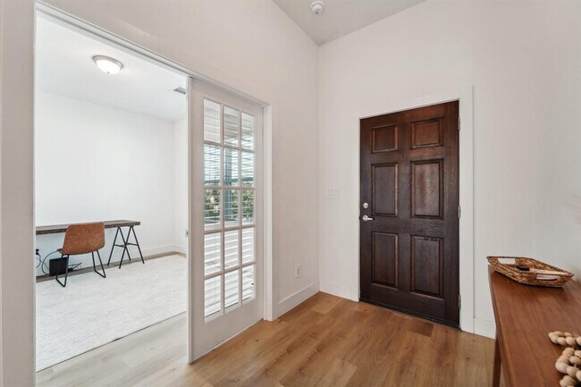 Building Photo - 788 Yellow Birch Ln