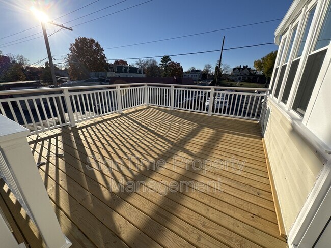 Building Photo - 25 Wayside Ave