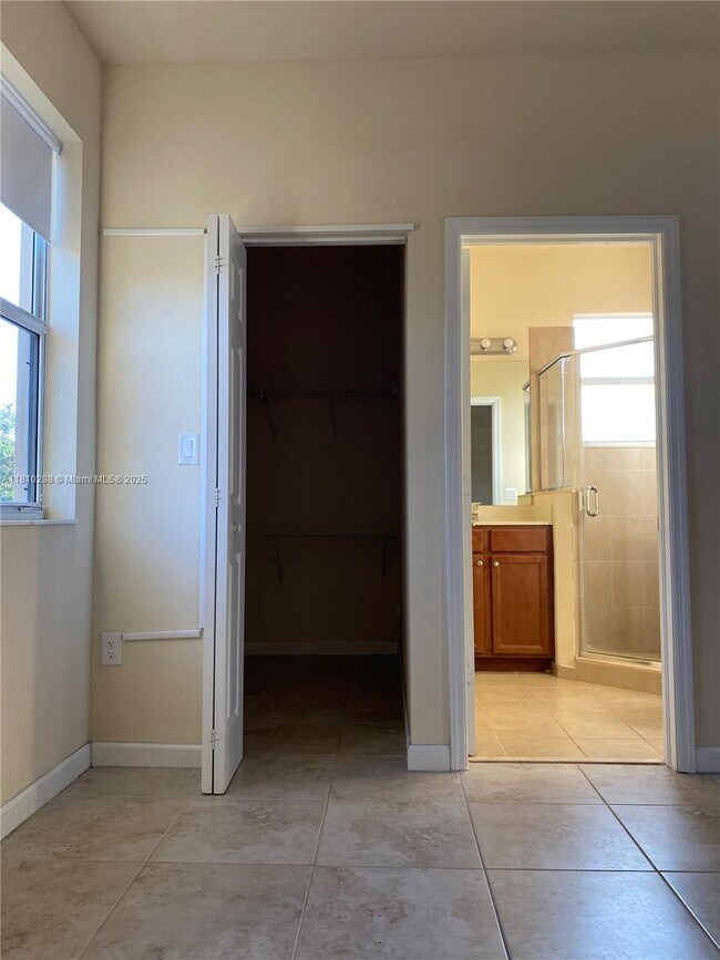 Building Photo - 9409 SW 171st Pl
