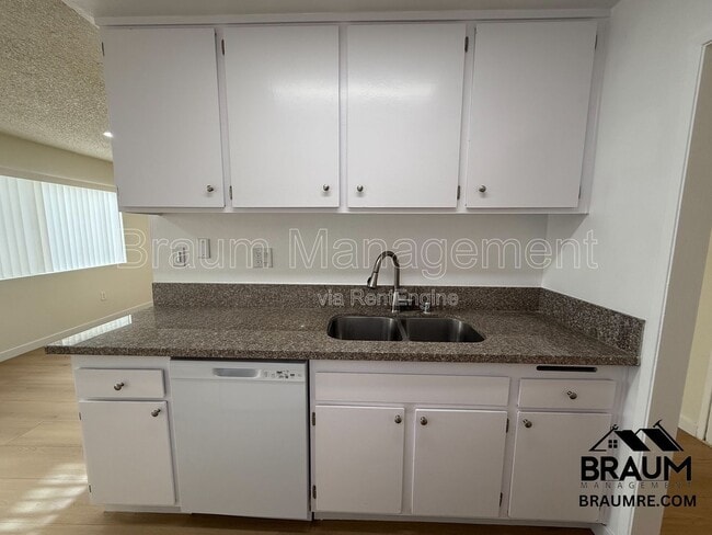 Building Photo - 5461 Kester Ave