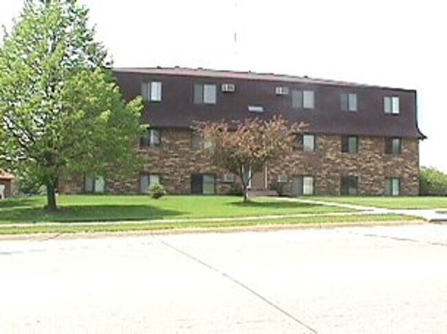 Building Photo - 2 bedroom west side Iowa City apartment