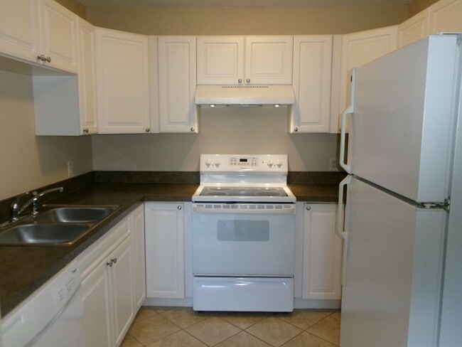 Building Photo - 2 bedroom, 1 bath condo in downtown Conway