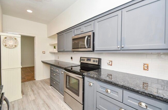 Building Photo - 7459 Brompton St