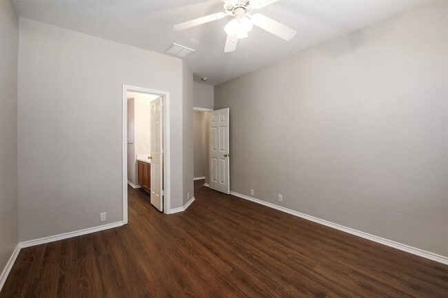 Building Photo - 14904 Antique Finish Dr