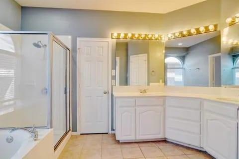 Building Photo - 8729 Sunset Trace Dr