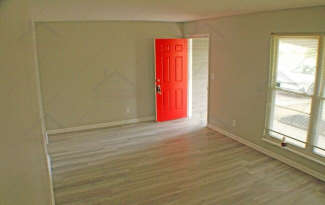Building Photo - Four Bedroom, Rehabbed Ranch in Germantown!