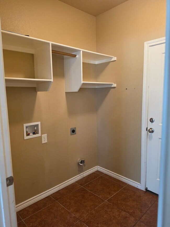 Building Photo - 7103 Kinghorn Dr
