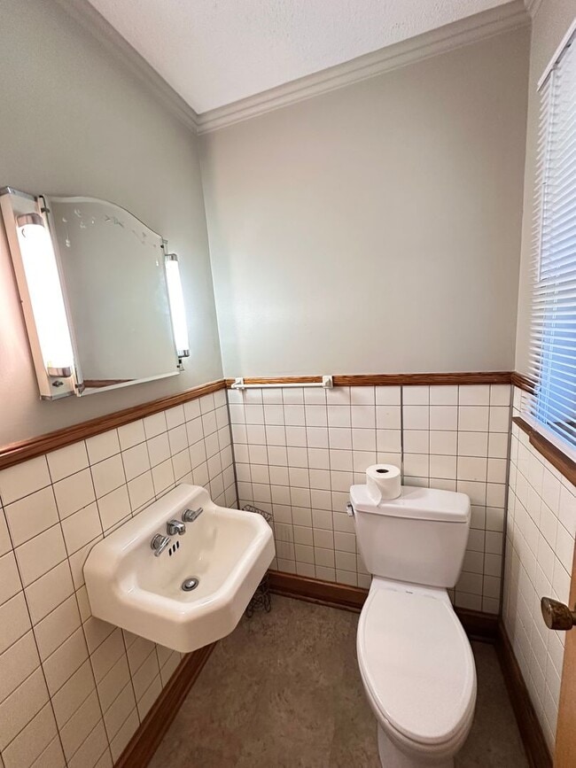 Building Photo - Graham area