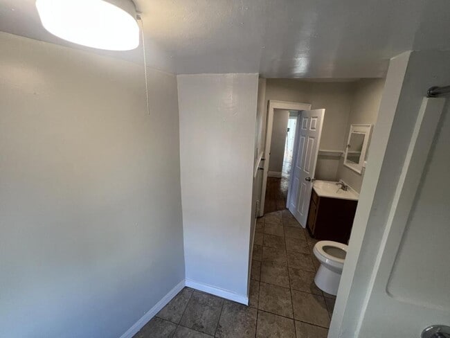 Building Photo - 65 Woodlawn St