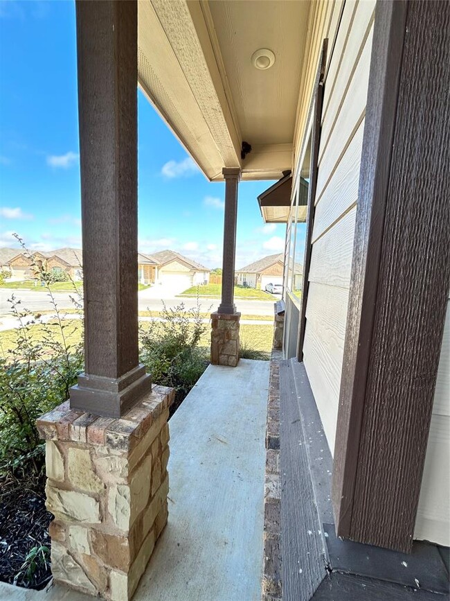 Building Photo - 180 Onna St