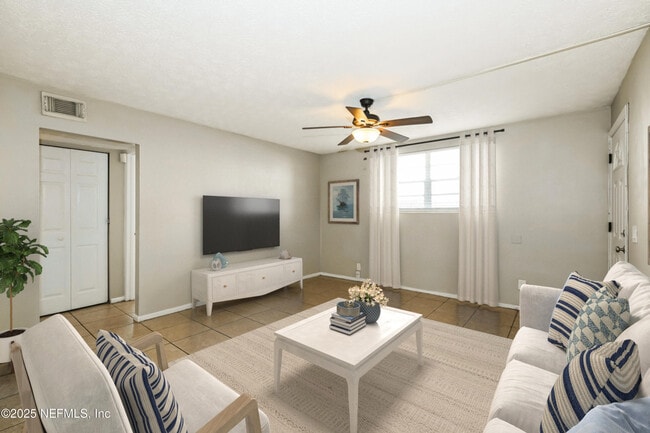 Building Photo - 1012 2nd St S