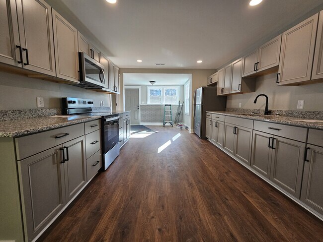 Building Photo - 2113 Delview Rd